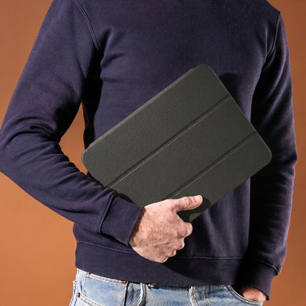Accezz Cover a libro trifold in pelle Apple iPad Pro 13 (2025) M5 / (2024) M4 - Nero