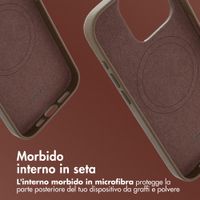 Accezz Cover in Pelle con MagSafe Apple iPhone 15 Pro - Marrone caffè