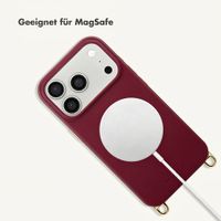 Selencia Rivièra MagSafe Backcover met afneembare haakjes Apple iPhone 17 Pro Max - Bold Burgundy
