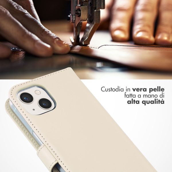 Selencia Cover a libro in vera pelle Apple iPhone 13 - Greige