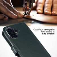 Selencia Cover a libro in vera pelle Apple iPhone 16 - Verde