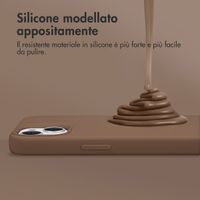 Accezz Cover in silicone liquido con MagSafe Apple iPhone 14 / 13 - Marrone chiaro