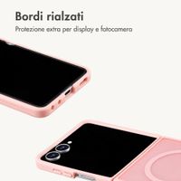 imoshion Cover posteriore Color Guard con MagSafe Samsung Galaxy Z Flip 8 - Rosa chiaro