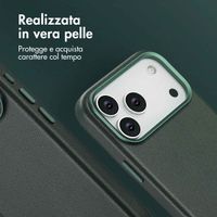 Accezz Cover in Pelle con MagSafe Apple iPhone 17 Pro Max - Cedar Green