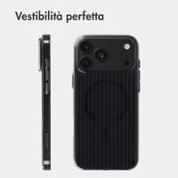 Accezz Cover Lite con MagSafe | Fluted | Apple iPhone 18 Pro / 17 Pro - Nero