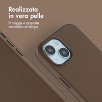 Accezz Cover in Pelle con MagSafe Apple iPhone 15 - Marrone caffè