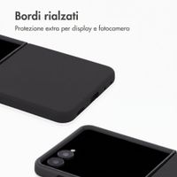 Accezz Cover Posteriore in Silicone Liquido Samsung Galaxy Z Flip 8 - Nero