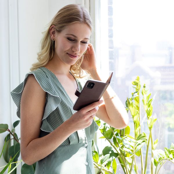 Selencia Cover a libro in vera pelle Apple iPhone 12 Pro Max - Marrone