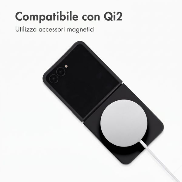 Accezz Cover in silicone liquido con MagSafe Samsung Galaxy Z Flip 8 - Nero
