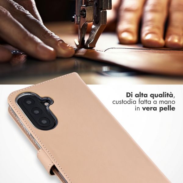 Selencia Cover a libro in vera pelle Samsung Galaxy A57 (5G) - Rosa chiaro