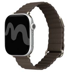 imoshion Cinturino magnetico in pelle sintetica Apple Watch | 44/45/46/49 mm - Marrone scuro