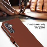 Selencia Cover a libro in vera pelle Samsung Galaxy S24 Plus - Marrone chiaro