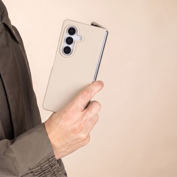Accezz Cover in silicone liquido con MagSafe Samsung Galaxy Z Fold 8 Ultra - Stone