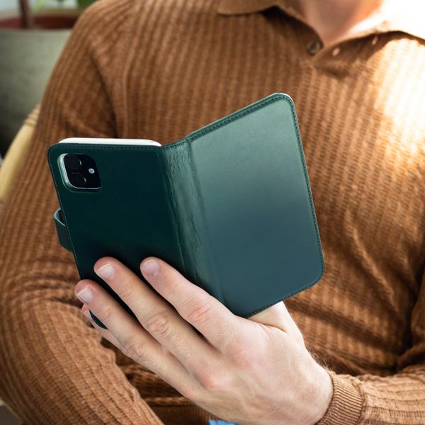 Selencia Cover a libro in vera pelle Apple iPhone 12 (Pro) - Verde