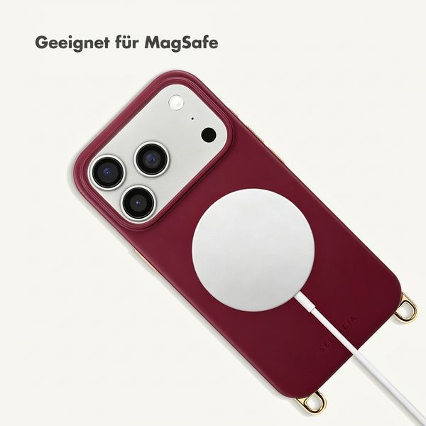 Selencia Rivièra MagSafe Backcover met afneembare haakjes Apple iPhone 17 Pro Max - Bold Burgundy