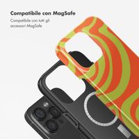 Selencia Cover posteriore Vivid con MagSafe Apple iPhone 15 Pro - Wavy Swirl Orange Fern