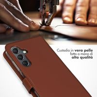 Selencia Cover a libro in vera pelle Samsung Galaxy A25 (5G) - Marrone chiaro