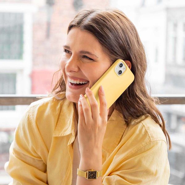 Accezz Cover in silicone liquido con MagSafe Apple iPhone 14 Pro Max - Giallo