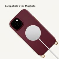 Selencia Rivièra MagSafe Backcover met afneembare haakjes Apple iPhone 15 - Bold Burgundy