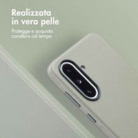Accezz Cover in Pelle con MagSafe Samsung Galaxy A36 / A56 - Light Grey