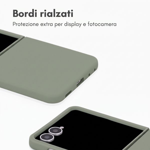 Accezz Cover Posteriore in Silicone Liquido Samsung Galaxy Z Flip 8 - Cooper Green