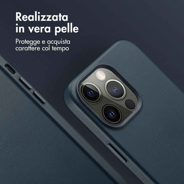 Accezz Cover in Pelle con MagSafe Apple iPhone 13 Pro - Nightfall Blue