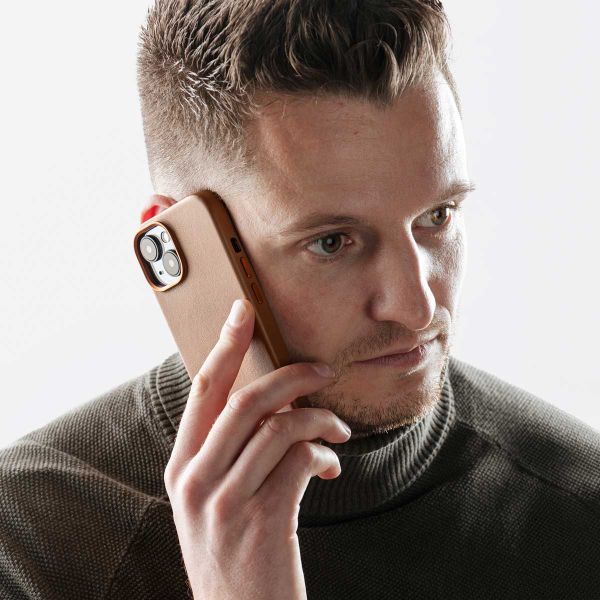 Accezz Cover in Pelle con MagSafe Apple iPhone 12 (Pro) - Sienna Brown