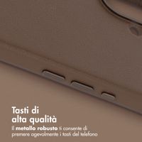 Accezz Cover in Pelle con MagSafe Apple iPhone 16 - Marrone caffè