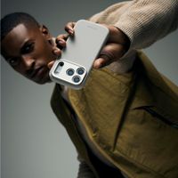 Decoded Cover in Silicone MagSafe Apple iPhone 17 - Soft Taupe