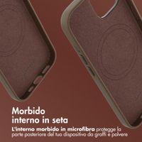 Accezz Cover in Pelle con MagSafe Apple iPhone 15 - Marrone caffè