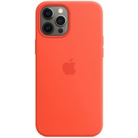 Apple Cover Posteriore in Silicone con MagSafe Apple iPhone 12 Pro Max - Electric Orange