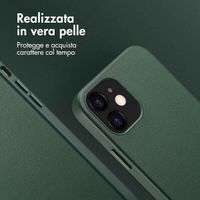 Accezz Cover in Pelle con MagSafe Apple iPhone 12 (Pro) - Cedar Green