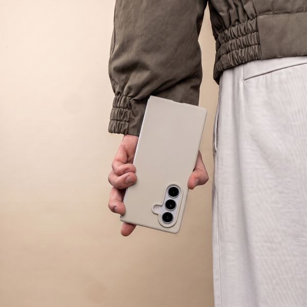 Accezz Cover in silicone liquido con MagSafe Samsung Galaxy Z Fold 8 Ultra - Stone