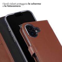 Selencia Cover a libro in vera pelle Apple iPhone 16 - Marrone chiaro