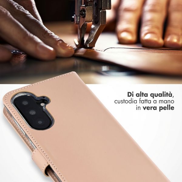 Selencia Cover a libro in vera pelle Samsung Galaxy A37 (5G) - Rosa chiaro