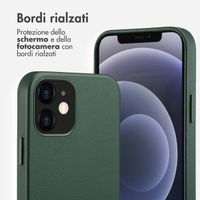 Accezz Cover in Pelle con MagSafe Apple iPhone 12 (Pro) - Cedar Green