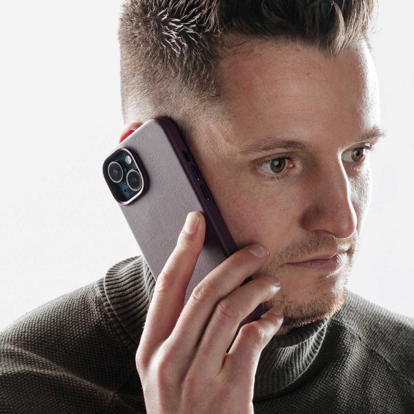 Accezz Cover in Pelle con MagSafe Apple iPhone 15 - Heath Purple