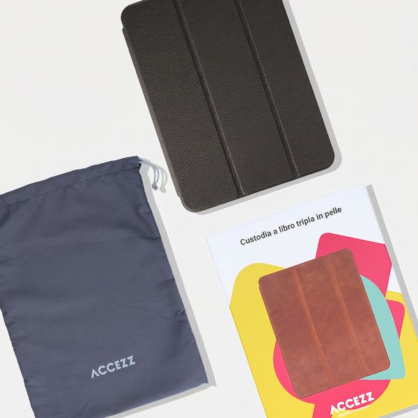 Accezz Cover a libro trifold in pelle Apple iPad Pro 13 (2025) M5 / (2024) M4 - Nero