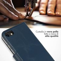 Selencia Cover a libro in vera pelle Apple iPhone SE (2022 / 2020) / 8 / 7 / 6(s) - Blu