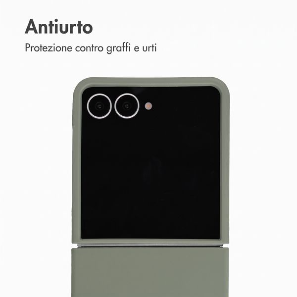 Accezz Cover in silicone liquido con MagSafe Samsung Galaxy Z Flip 8 - Cooper Green
