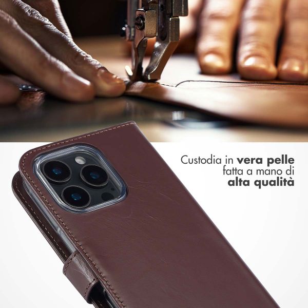 Selencia Cover a libro in vera pelle Apple iPhone 16 Pro - Marrone
