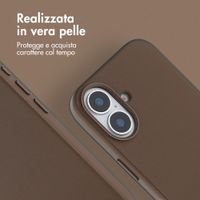 Accezz Cover in Pelle con MagSafe Apple iPhone 16 - Marrone caffè