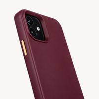 Selencia Cover posteriore Rivièra con MagSafe con ganci rimovibili iPhone 12 / 12 Pro - Bold Burgundy