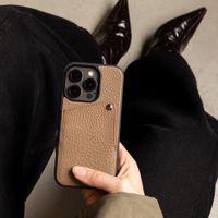 Selencia Cover posteriore Riva con portacarte Samsung Galaxy S26 - Mocha Brown