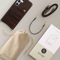 Selencia Cover per telefono Nova Croco con cordino e portacarte Samsung Galaxy S25 / S24 - Choco Brown