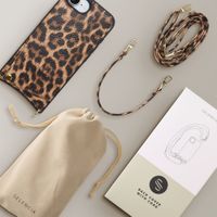 Selencia Cover per telefono Nova con cordino e portacarte Apple iPhone 17e / 16e - Leopard