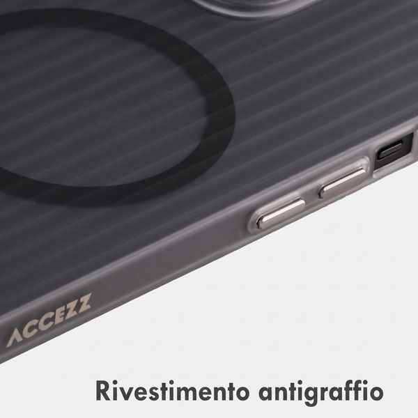 Accezz Cover Lite con MagSafe | Fluted | Apple iPhone 13 - Grigio