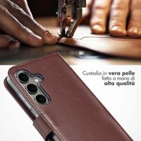 Selencia Cover a libro in vera pelle Samsung Galaxy S25 Plus - Marrone scuro