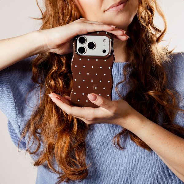 Selencia Cover Vivid Wavy con MagSafe Samsung Galaxy A37 (5G) - Happy Dots Chocolate