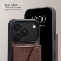Selencia Cover per telefono Sera con cordino e portacarte a busta Apple iPhone 18 Pro Max / 17 Pro Max - Chocolate Brown